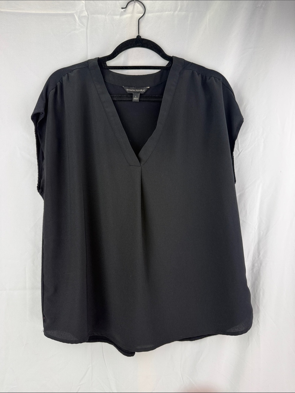 Banana Republic Women’s Size Large Black V-Neck Cap Sleeve Top
